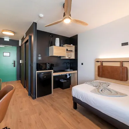 アパートホテル Cowool 3*