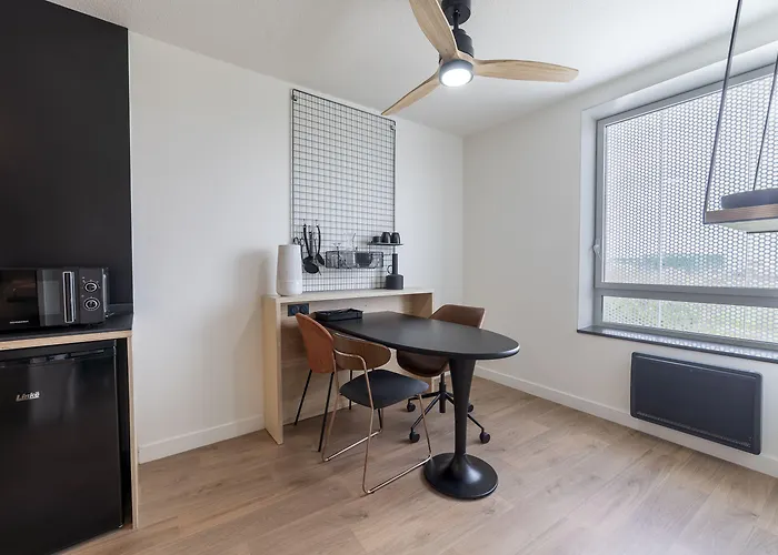 アパートホテル Cowool