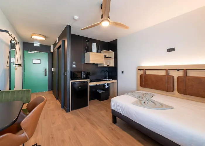 アパートホテル Cowool 3*